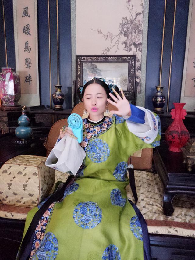 花絮照,并说道:不想说再见,跟延禧攻略大家庭的伙伴们每一天都是幸福