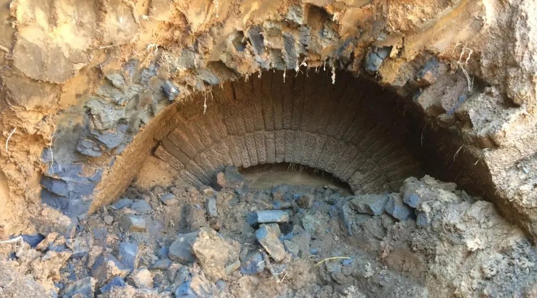 余杭挖出东汉古墓!专家赶到现场 发现约2000年前的