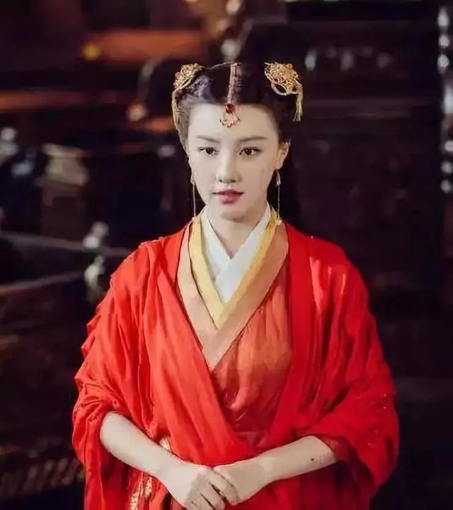 她同时出演《如懿传》跟《延禧攻略》 为戏剃光头