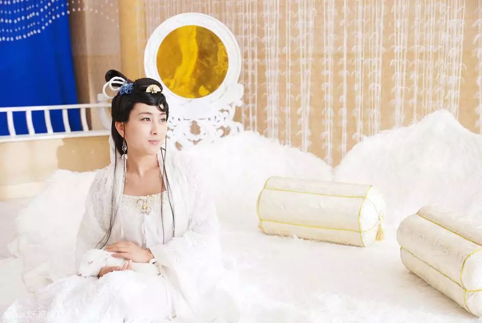 气质一般却爱仙女 各个版本的"嫦娥"谁才能打动你
