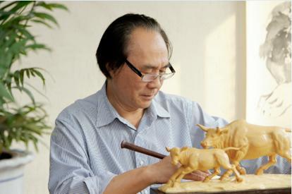 浙江省工艺美术大师要收徒啦 教你陶瓷手绣雕刻扇艺