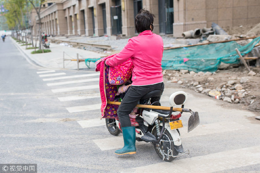 宁波男子骑电动车过斑马线 碰撞违规行人被判担责