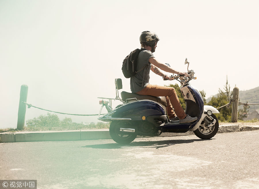 宁波男子骑电动车过斑马线 碰撞违规行人被判担责