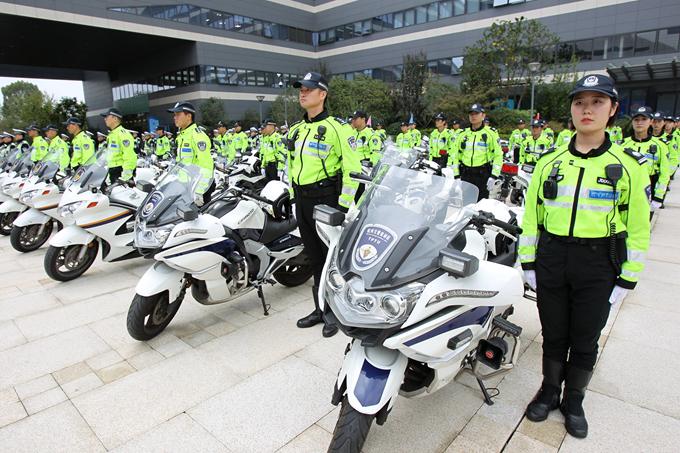 威风凛凛的铁骑方队来了 杭州交警举行誓师大会!