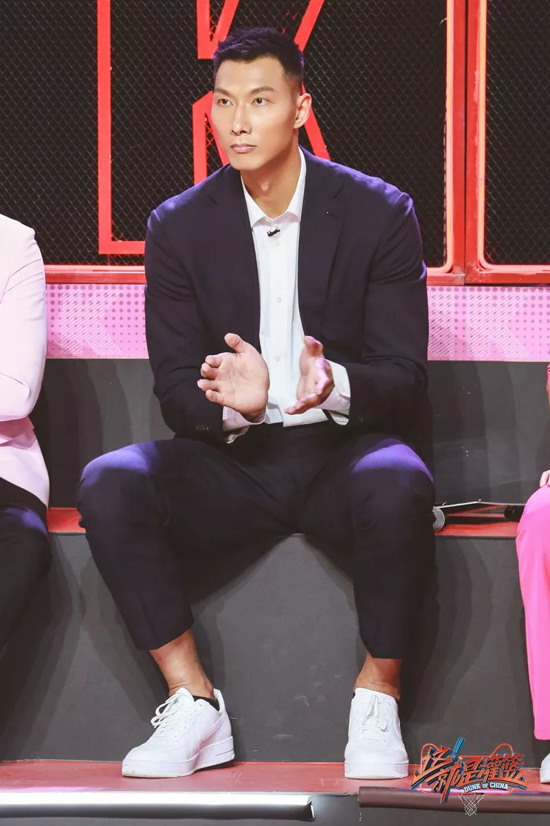 易建联领队威信遭质疑,决赛关头j-team队长杨政心态崩溃