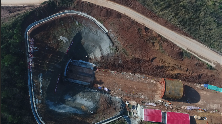 嵊州:杭绍台铁路全线首条隧道贯通