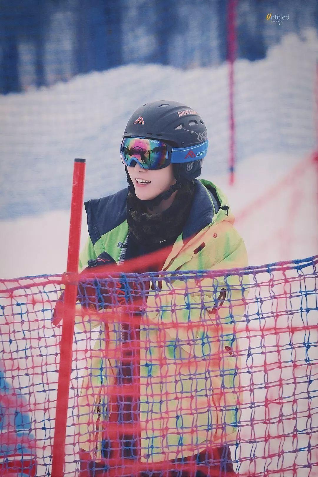 baby狗啃刘海撞脸王子文 蔡徐坤像景甜 范丞丞神似岳云鹏