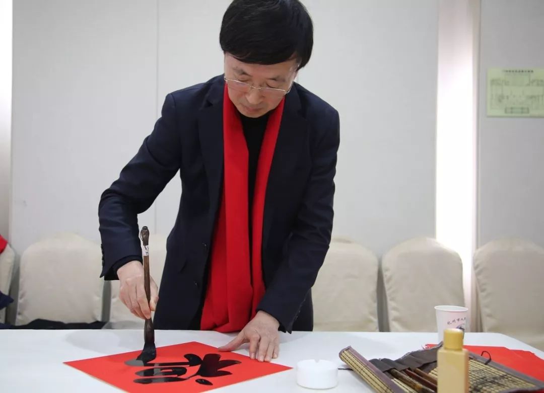 左右               新的一年 祝福三连   对联福   编辑  朱光远