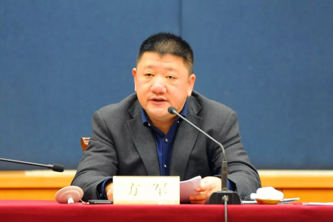 副区长方军讲话 副区长方军充分肯定了过去一年我区城市管理工作