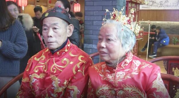 阿公阿婆四世同堂恩爱依旧 三门发出首张金婚证_新蓝网