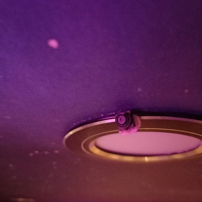 定海一男子竟在宾馆内安装微型摄像头!下面这几招教你防"酒店偷拍"!