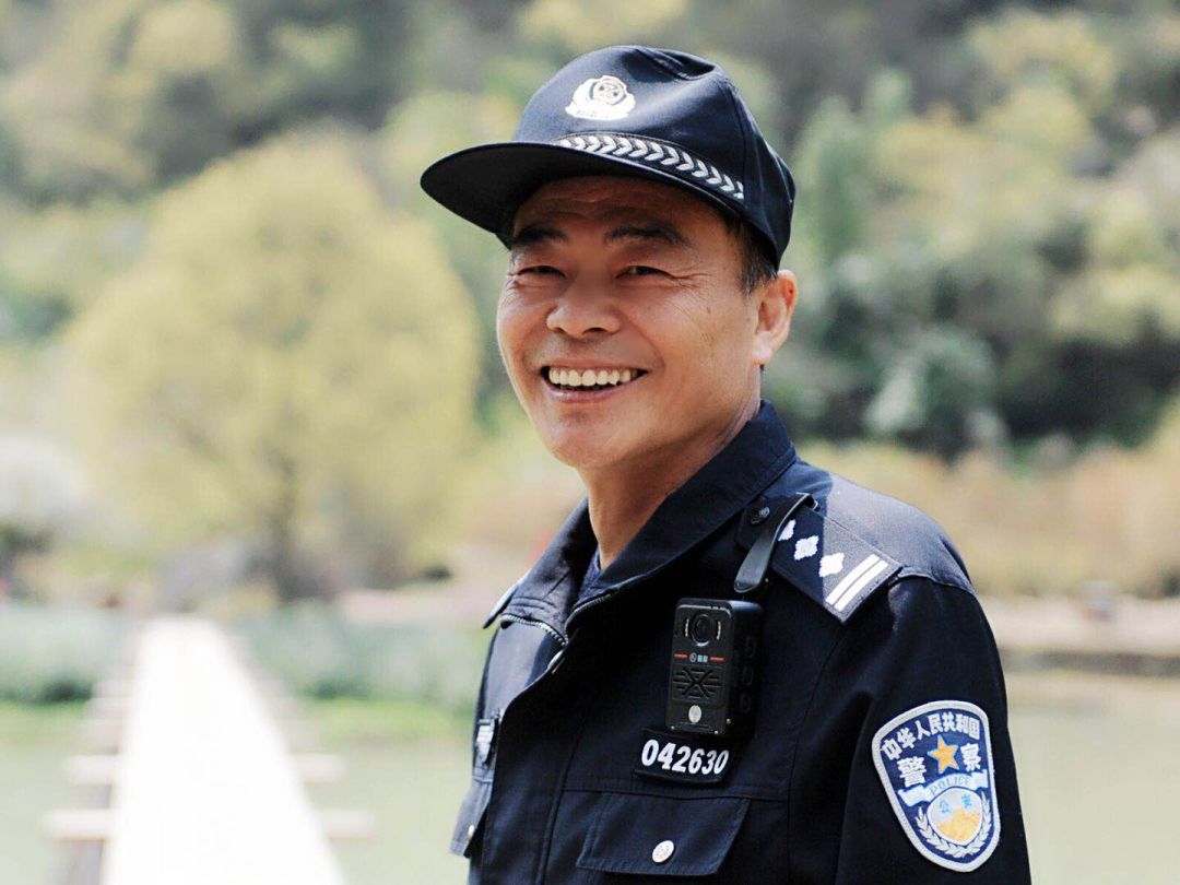 57岁的老民警主动请缨,选择挑战"网红景点"!