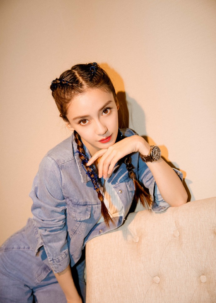 baby扎拳击辫穿牛仔套装 来源:新浪网    编辑