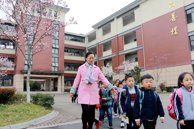 下午3点多,湖州市月河小学吉山校区的学后托管有序开展.
