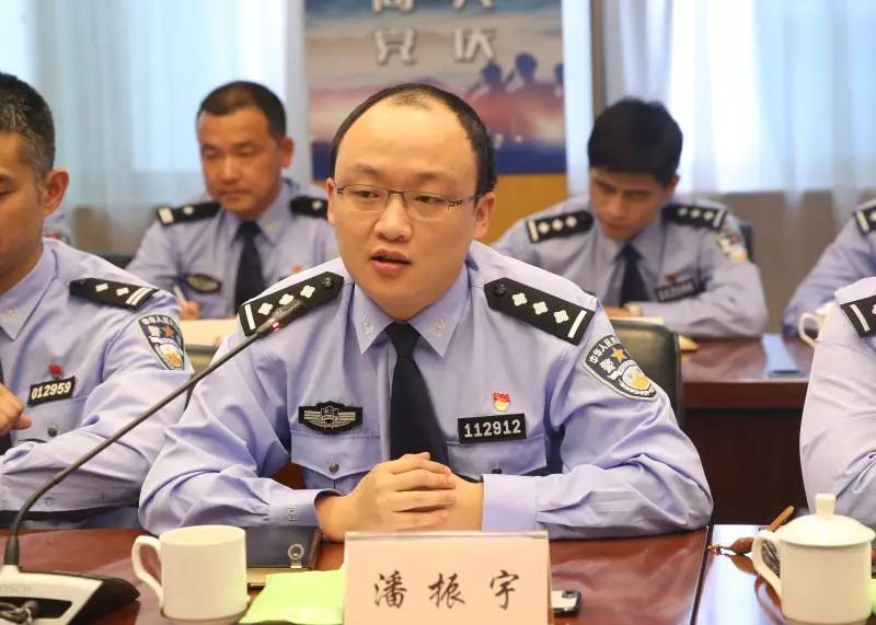余杭分局办公室副主任,团委副书记潘振宇说:"青年公安民警,应该有"三