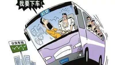 今年年初 在台州黄岩也发生了一起 乘客抢夺公交司机方向盘事件 5月5