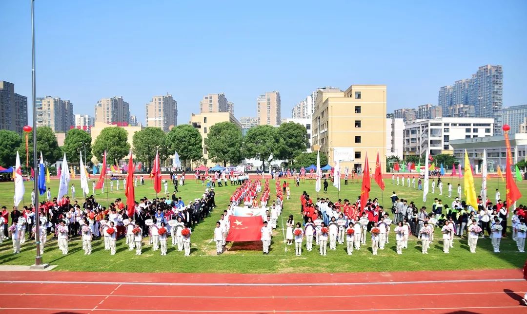 5月11日,台州市第十五届中学生田径运动会在黄岩区城关中学召开.