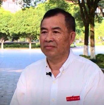 【视频专访】青田中学校长邓加富:凝心聚力  砥砺奋进 深入实施教育