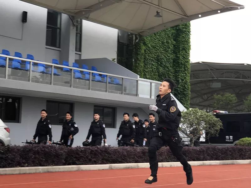 红鹰突击队再次燃爆全省特警比武赛场!