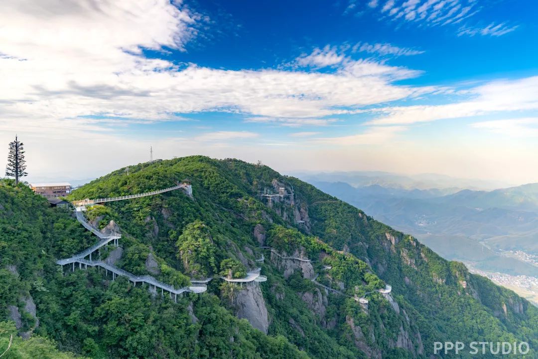 中国竹乡新开一家网红景区,悬崖秋千,高空栈道,飞拉达……真的超刺激!