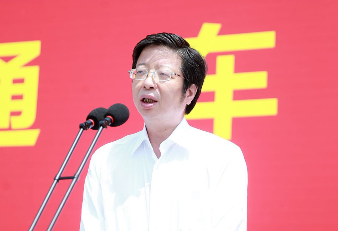 湖州市委副书记,市长钱三雄宣布申嘉湖高速公路湖州鹿山至安吉孝源