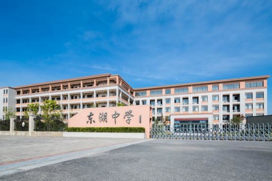 (平湖中学实景图)