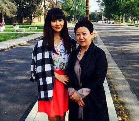 杨紫母亲身份曝光 让人意想不到 网友:难怪一直不公开