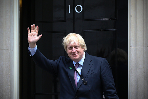 英国第二位女首相上任 特丽莎·梅与卡梅伦完成交接