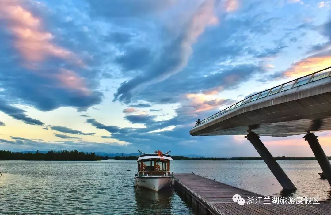 免费打卡最in水幕电影!电影幕布用水做?浪漫灯光,水上乐园一个不能少!