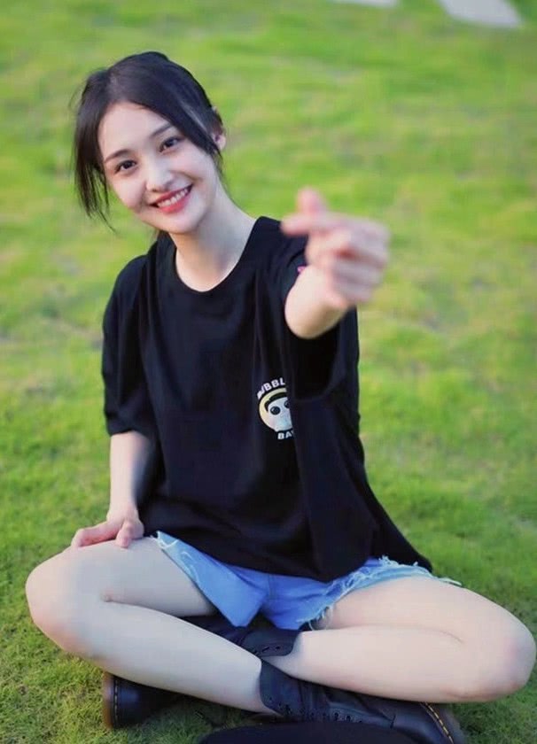 偶遇郑爽张恒广州甜蜜逛街 两人疑录节目公开秀恩爱