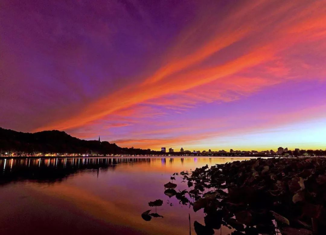 从清晨到日暮,从流霞到夕照,他用相机记录的西湖美景!