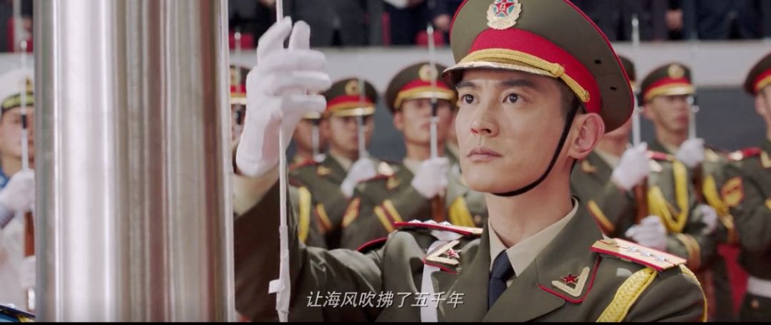电影《我和我的祖国》中,有这样一段,是香港回归交接仪式的一段"秘密"