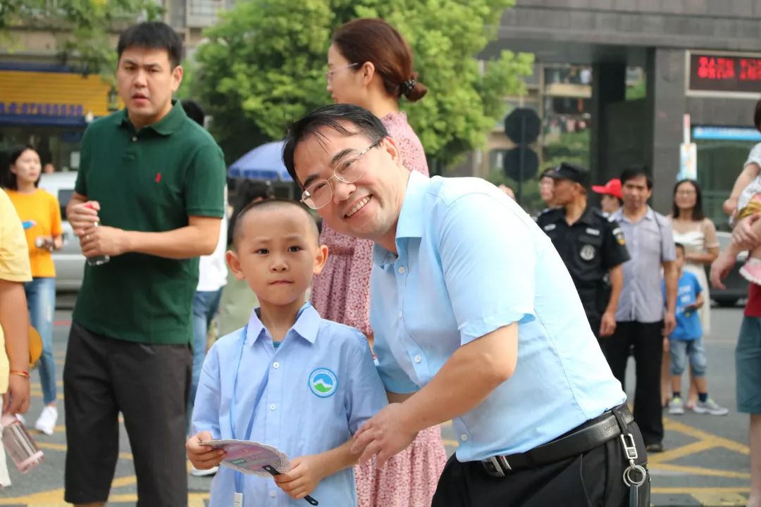 【区县之声】校长开课啦!开学第一天,江干校长齐亮相,同上第一课