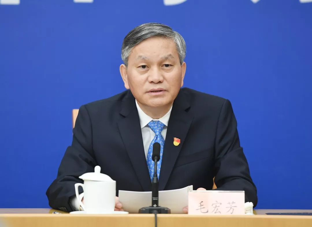 摄影记者 盛建生 在被问到如何打造高铁新城的时候,毛宏芳透露了不少