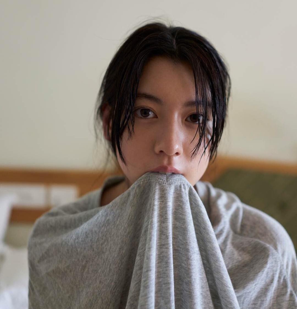 周杰伦新歌mv女主三吉彩花超养眼