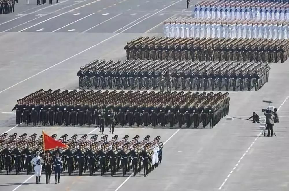 为祖国母亲庆生团团送上国庆阅兵收看指南