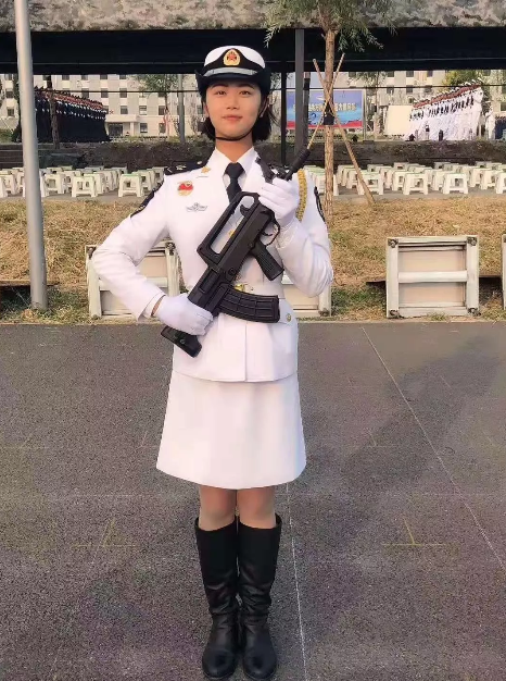 阅兵美女高远图片