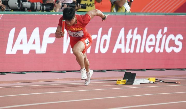 中国速度!男子百米接力破全国纪录 女队22年首进决赛
