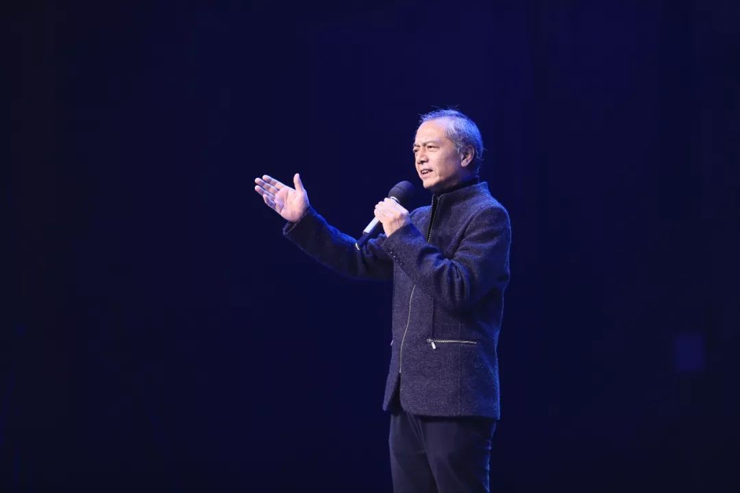 著名朗诵艺术家,原央视播音员,杭州市朗诵协会名誉会长薛飞登台朗诵