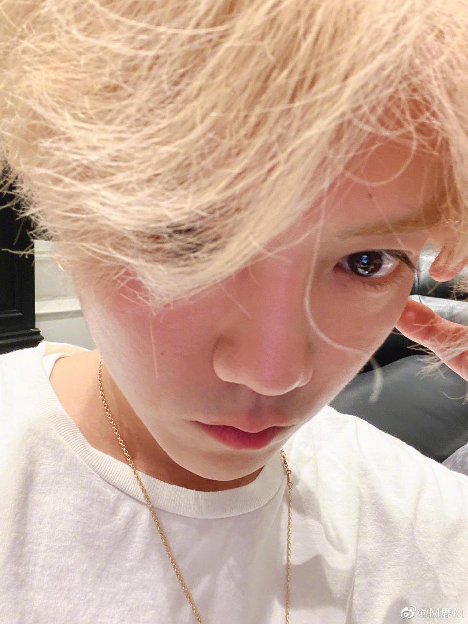 终于想起密码了!鹿晗久违营业晒怼脸自拍黄发帅气