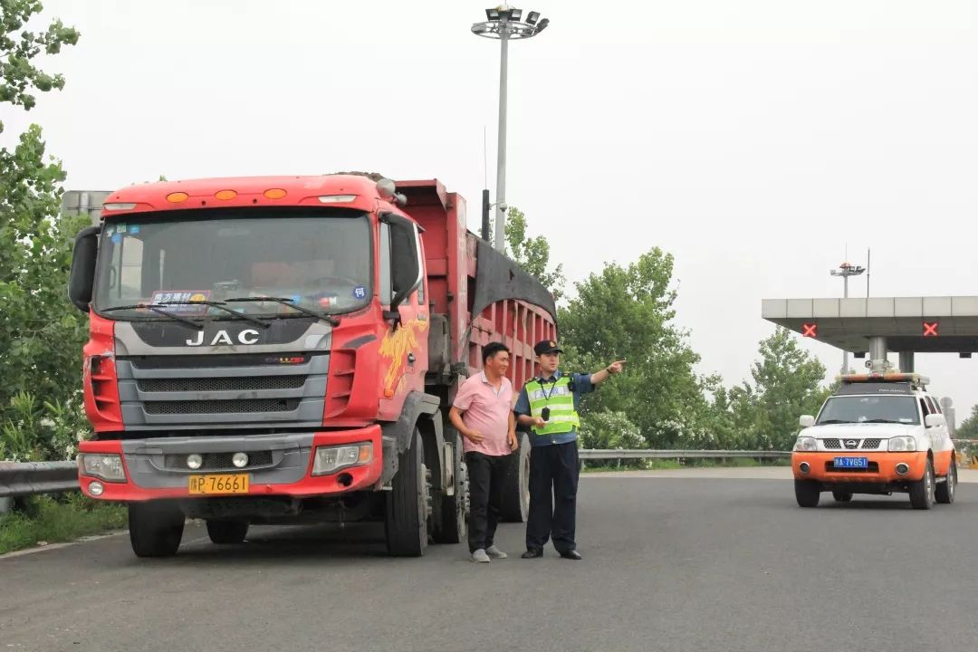 s9苏台高速杭州段治超有成效,百吨违法超限货车销声匿迹,超限率降至1%