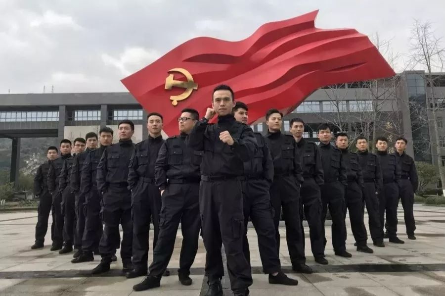 想成为交警铁男的队友吗?机会来啦,你还在等什么?