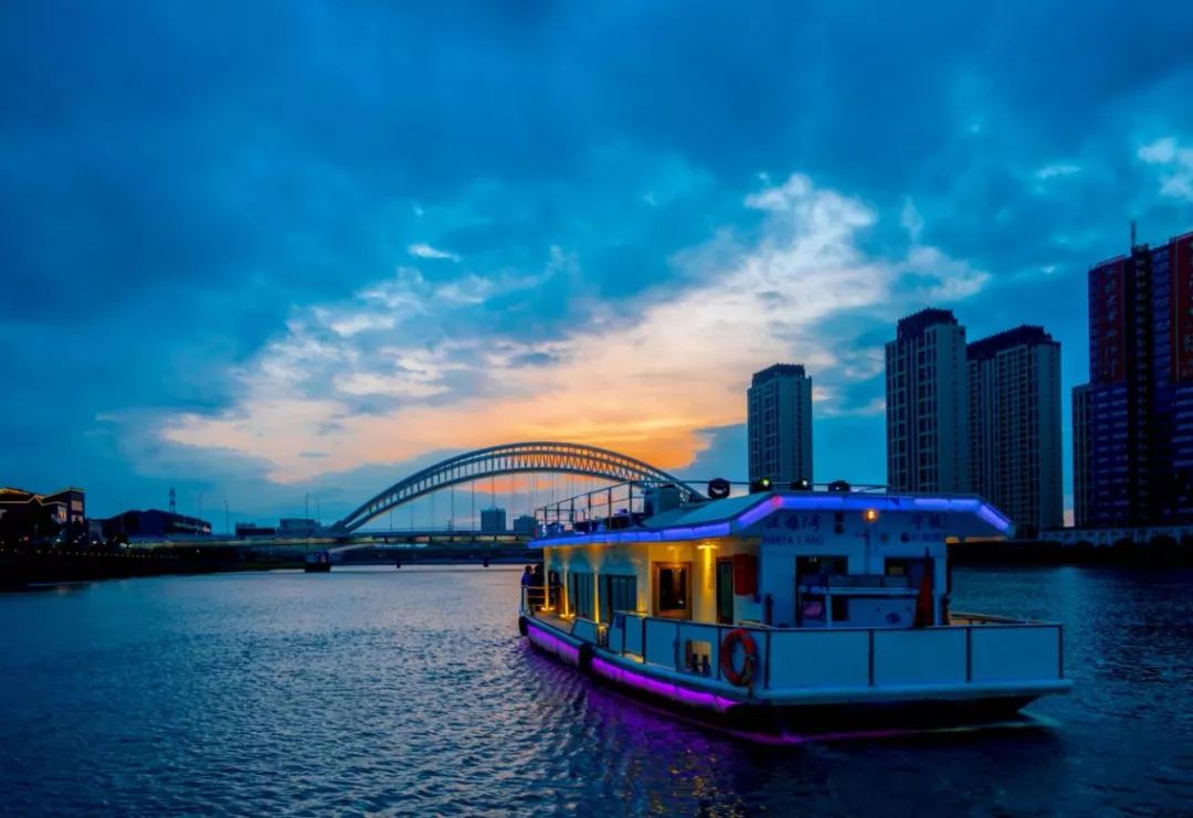 作为宁波母亲河之一的奉化江, 正因美丽航道建设, 变得更加秀美,更加