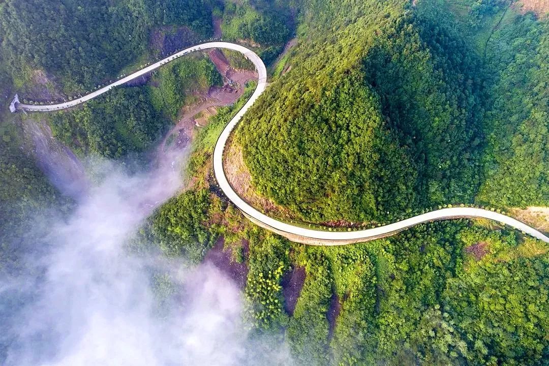 被老司机们私藏的7条绝美盘山公路,有些你连名字都没听过!