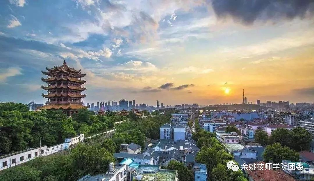 疫情防控青春同行余姚技师学院青年作诗朗诵为武汉加油