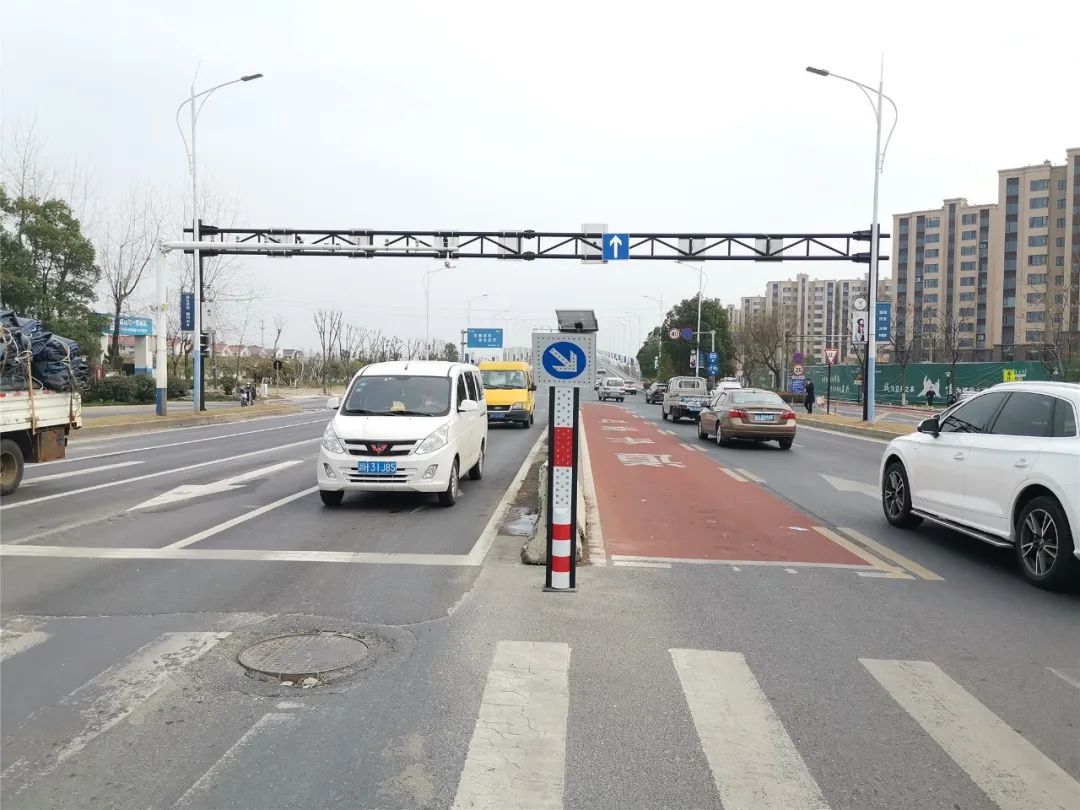 道路资源的情况下,2月27日,浙西大道与衢化路南口的可变车道正式启用