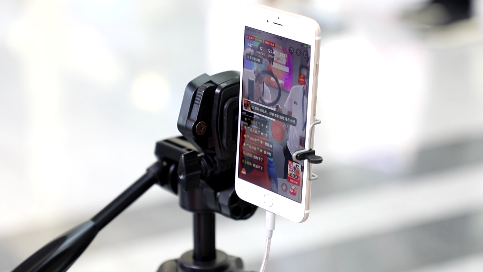 五金产品上"云端" 网红直播带货忙