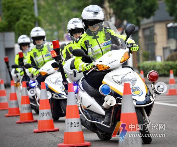 女子騎警隊1.jpg